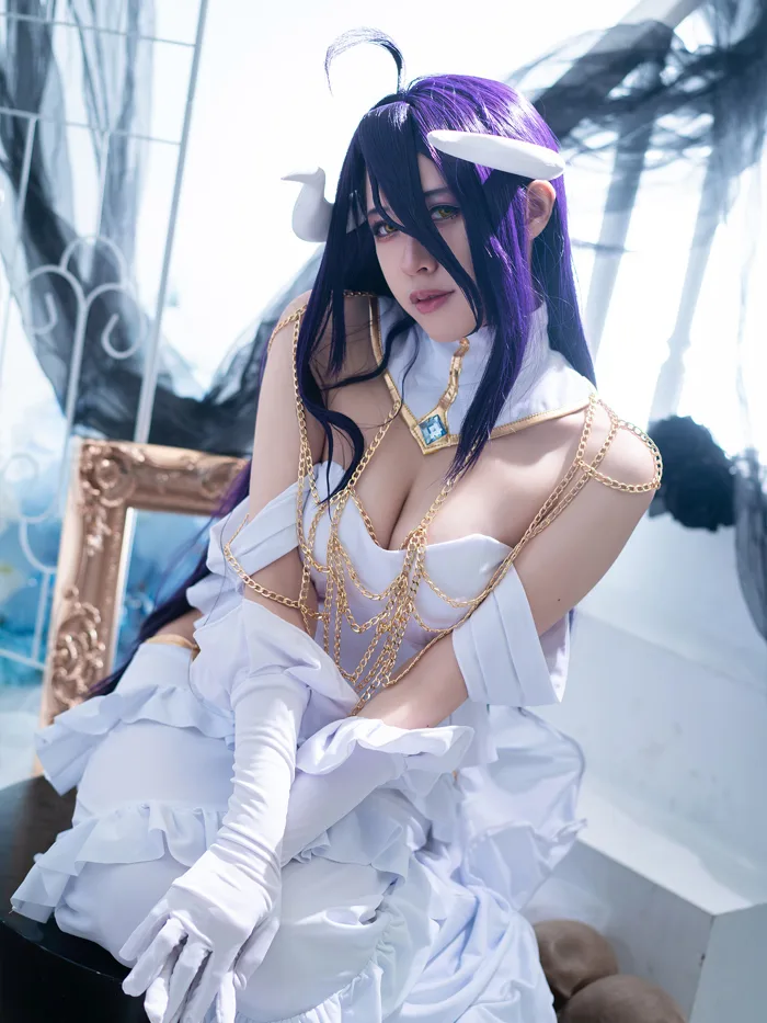 Khi vẻ đẹp của Albedo được hiện thực hóa, fan Overlord đổ gục trước bản cosplay này