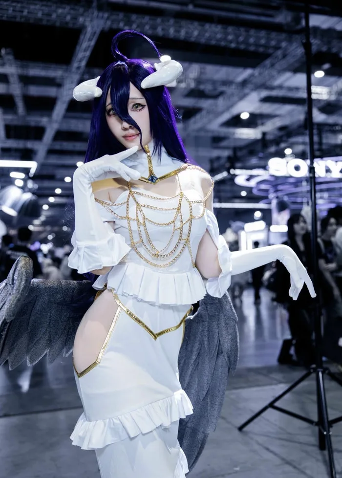222+ cosplay Albedo với thần thái lạnh lùng đúng chất
