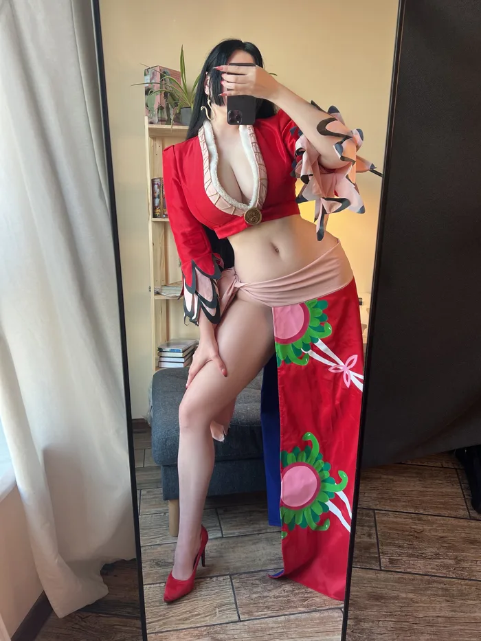 Cosplay Boa Hancock của mình (Alina Becker) : r/OnePiece
