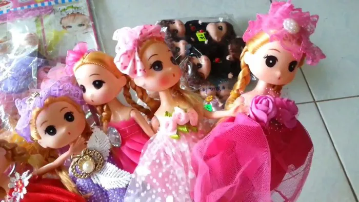 Tham khảo giá búp bê Chibi lớn nhỏ các loại rất xinh của shop Lá Si nhé