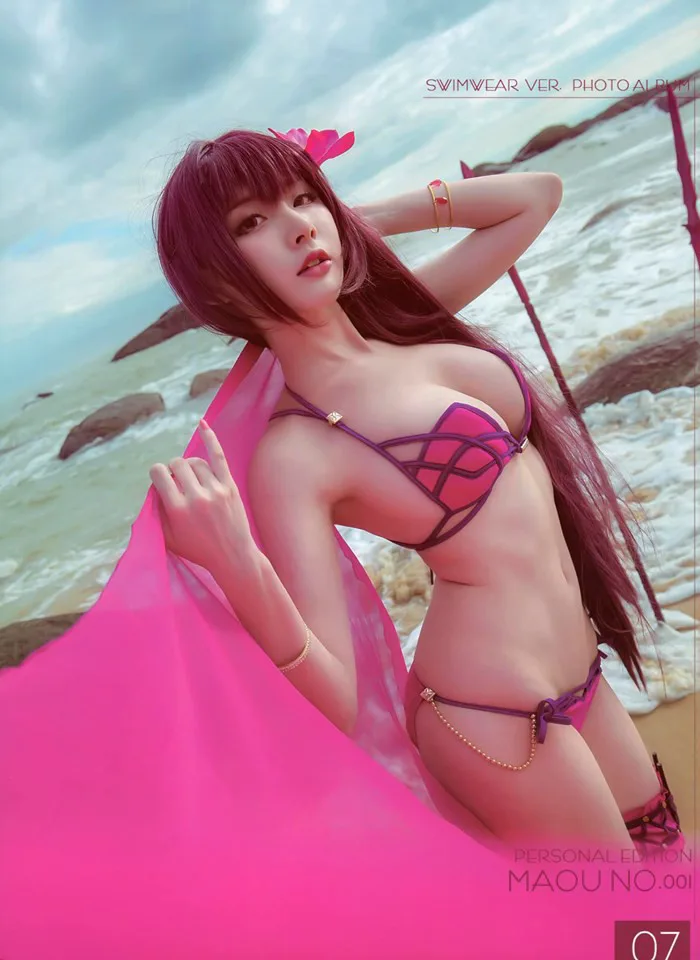 Chảy máu mũi với loạt ảnh cosplay Scathach diện bikini siêu gợi cảm