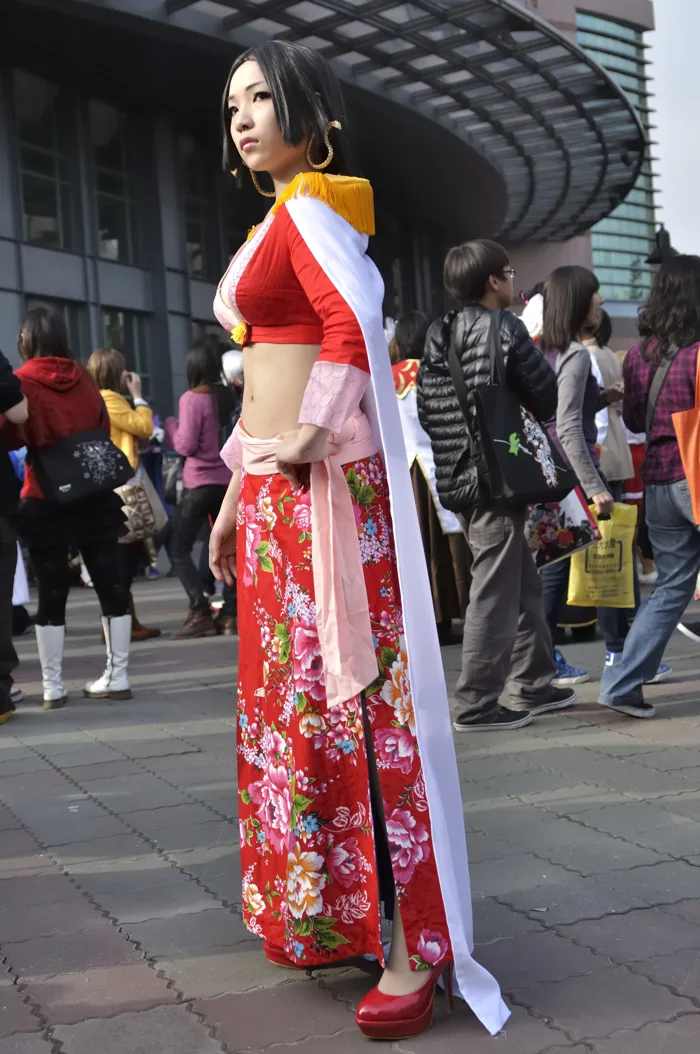 File:Cosplayer of Boa Hancock, One Piece at CWT30 20120128b.jpg - Wikimedia  Commons