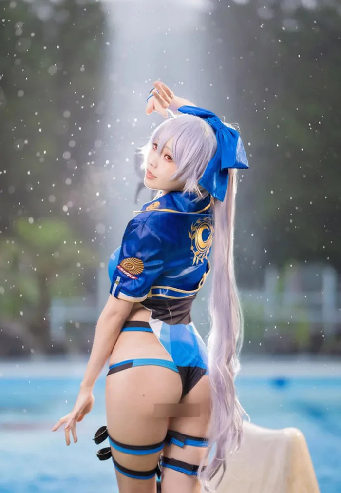 Bỏng mắt” trước màn cosplay cô nàng Saber của game Fate/Grand Order