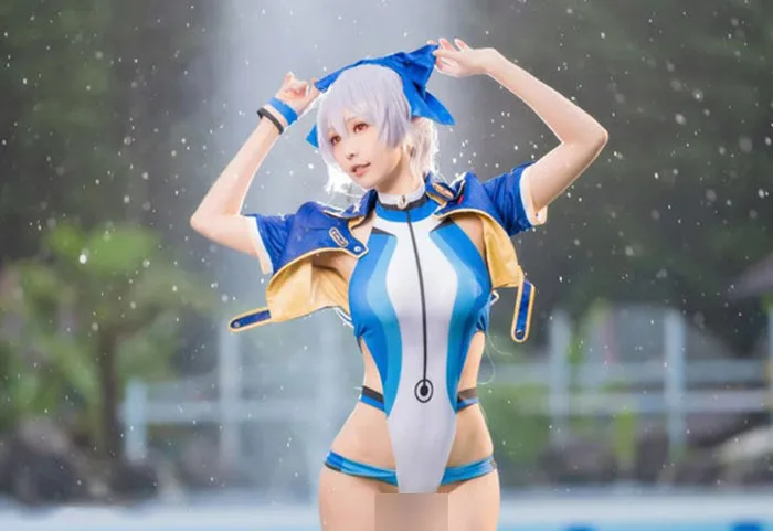 Bỏng mắt” trước màn cosplay cô nàng Saber của game Fate/Grand Order