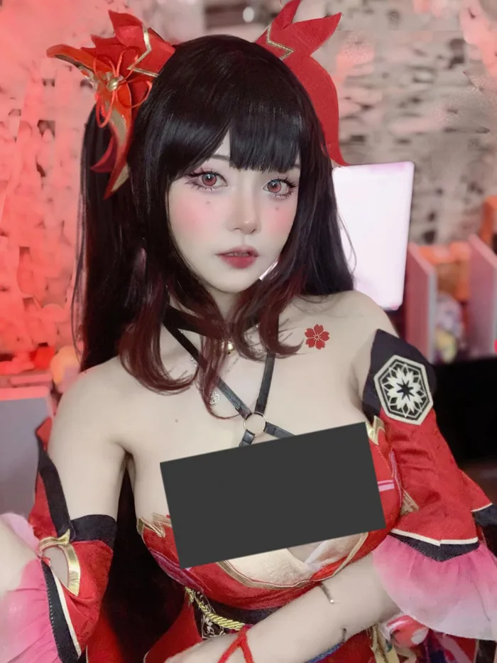 Tiếp tục xuất hiện với tạo hình “ero” cực bạo, nữ coser này lại khiến nhiều anh em điêu đứng