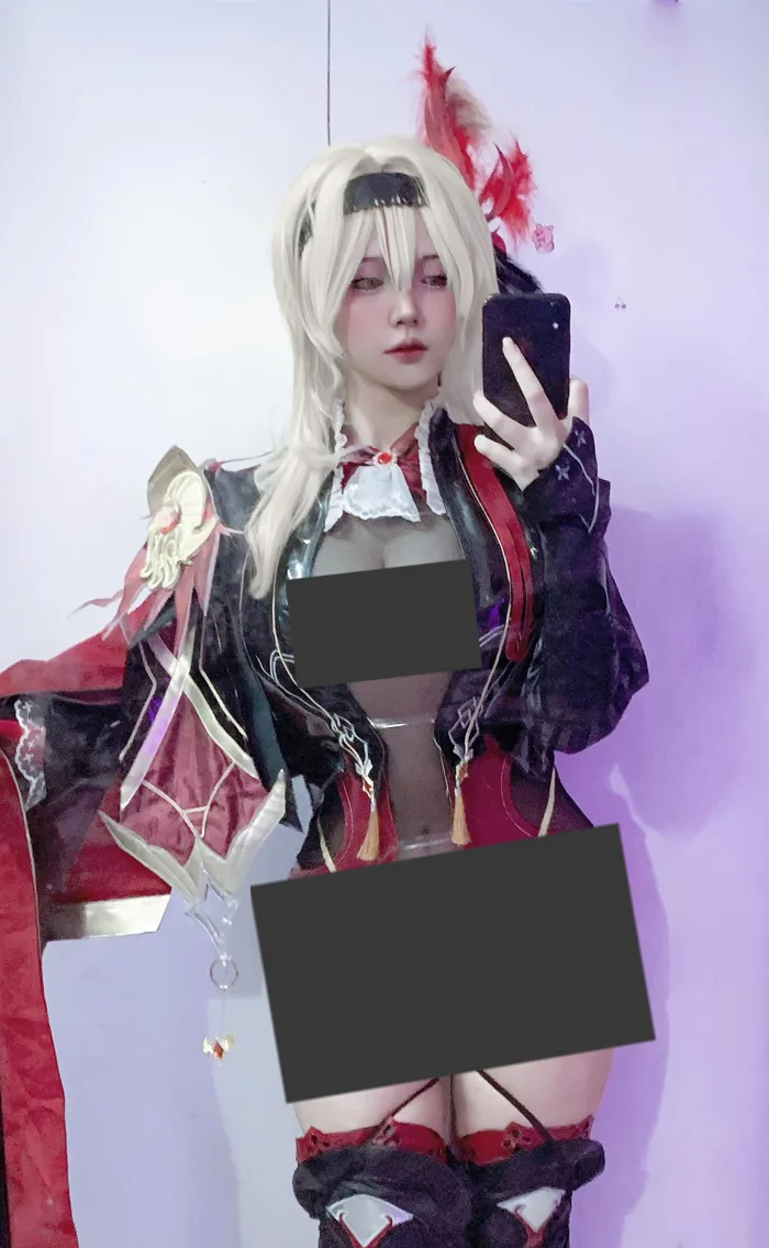 Tiếp tục xuất hiện với tạo hình “ero” cực bạo, nữ coser này lại khiến nhiều anh em điêu đứng