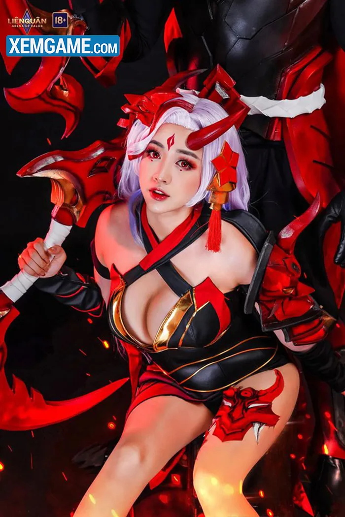 Liên Quân Mobile: Cosplay Sổ Sứ Mệnh 18 đầy mê hoặc