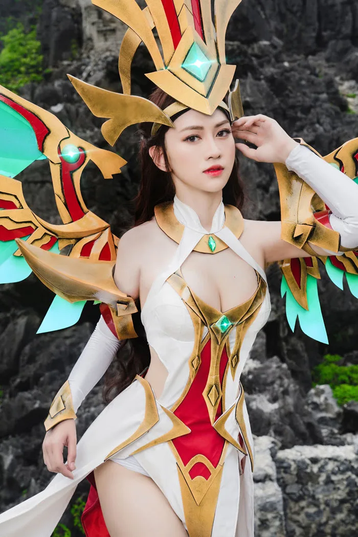 Lê Bống cosplay nữ pháp sư Lauriel game Liên Quân Mobile đẹp cỡ nào?