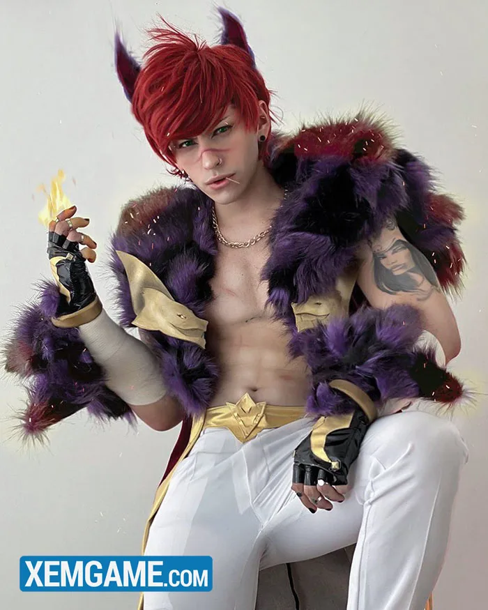 Ngẩn ngơ với cosplayer 6 múi nam thần nhưng lại chỉ thích... cos char nữ