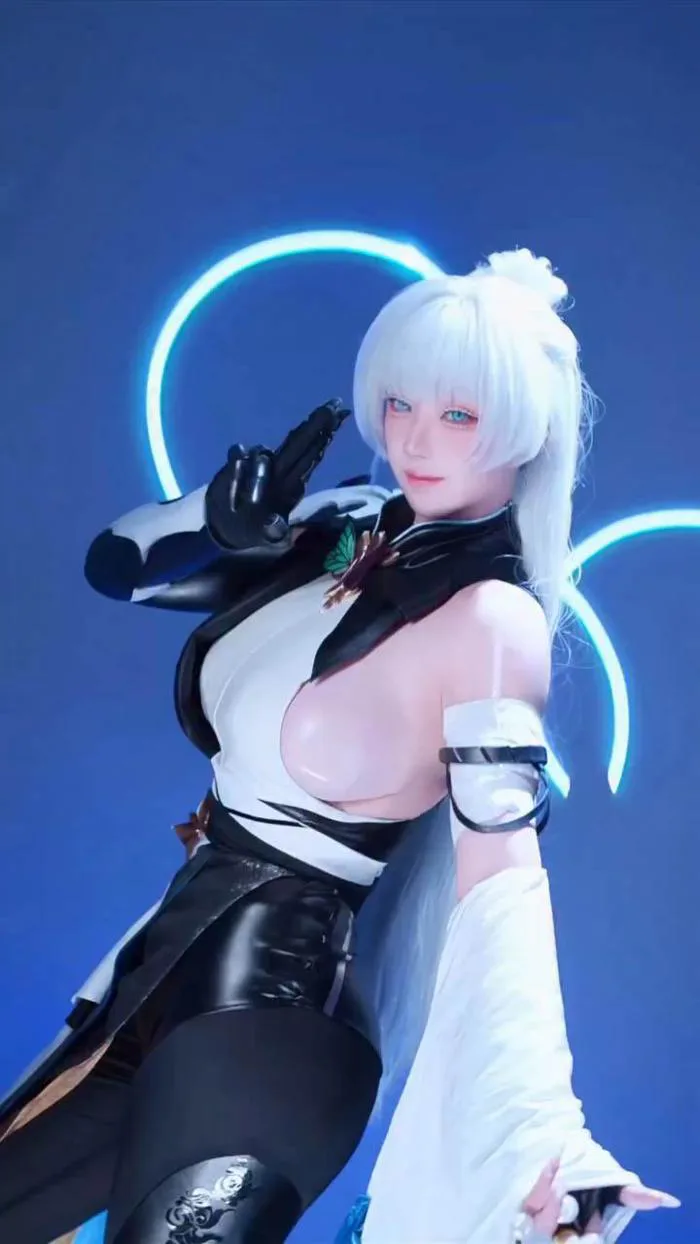 Coser hàng đầu Trung Quốc hé lộ loạt ảnh nữ thần làm fan không thể rời mắt