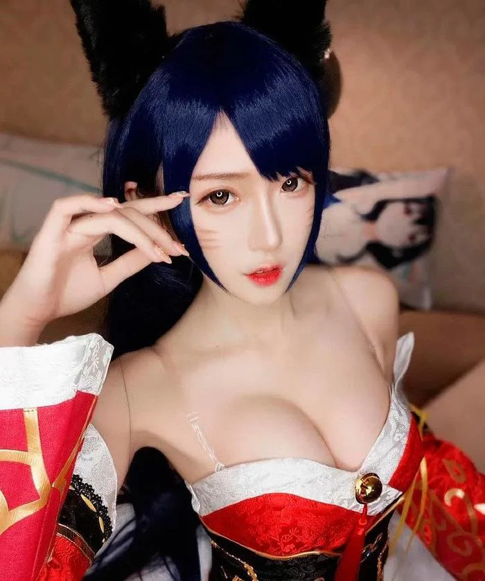 Sexy, nóng bỏng lại siêu giàu có, nữ coser hàng đầu Trung Quốc khiến  netizen gato với gia tài toàn đồ hiệu khủng