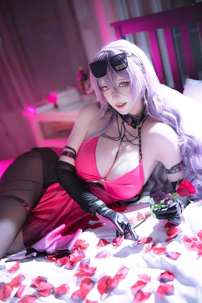 Coser hàng đầu Trung Quốc hé lộ loạt ảnh nữ thần làm fan không thể rời mắt