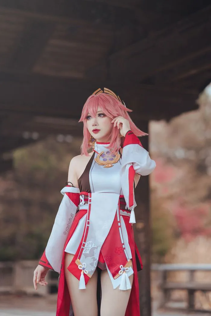 Genshin Yae Miko Cosplay
