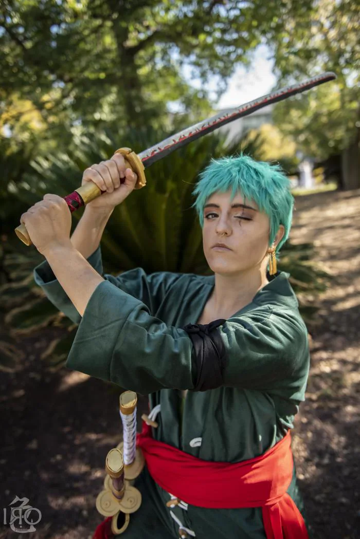 Cosplay Roronoa Zoro bởi mình (alon_cosplay) và ảnh của ed.stills (ig) : r/OnePiece
