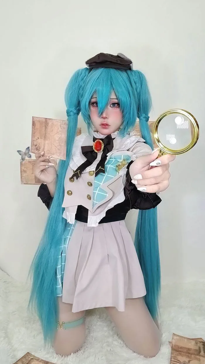 cosplay detective miku