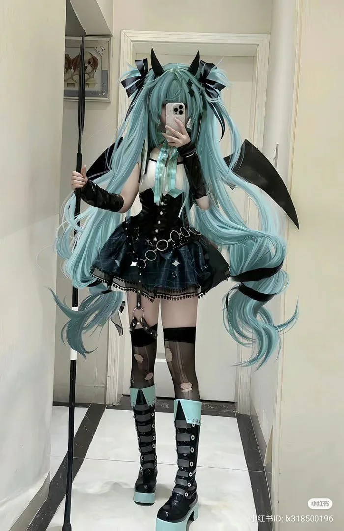 Hatsune miku cosplayer | Hatsune miku looks, Sakura miku dti, Anime cosplay costume dress