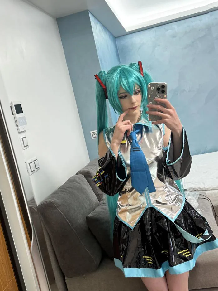 Miku Hatsune cosplay của tôi : r/Vocaloid