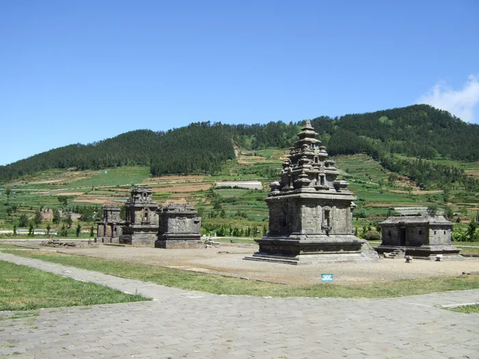 Tập tin:Complex of Candi Arjuna.jpg – Wikipedia tiếng Việt