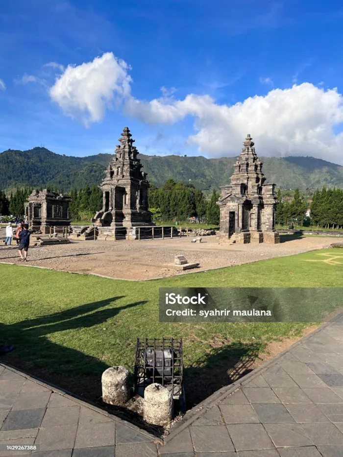 Khách Du Lịch Địa Phương Đến Thăm Quần Thể Đền Arjuna Tại Cao Nguyên Dieng Hình  ảnh Sẵn có - Tải xuống Hình ảnh Ngay bây giờ - iStock