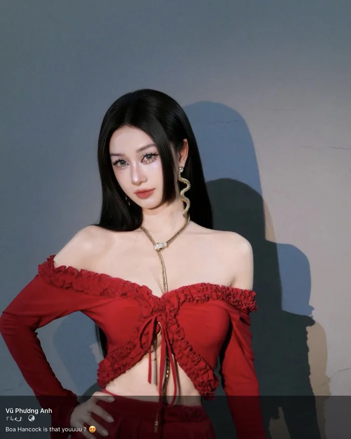Jun Vũ cosplay Boa Hancock theo phong cách 