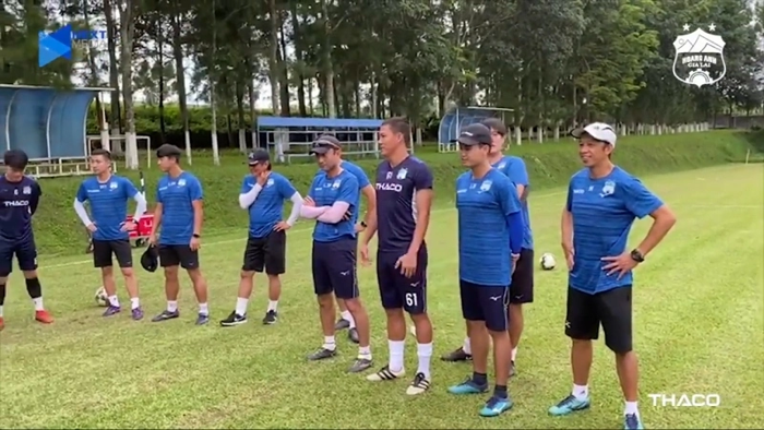 Tiền đạo Anh Đức nhận số áo 