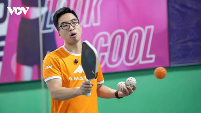 Tiền đạo Anh Đức nhận số áo 