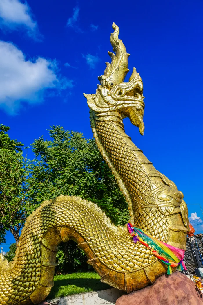 hình ảnh : Rắn hổ mang, king of nagas, lượt xem, Lớn nhất, Vàng, Tôn giáo,  thailand snakes, Con rắn, Mốc, Bầu trời, payanak, bức tượng, Thai, xưa,  goldbuddha, truyên thông, lý